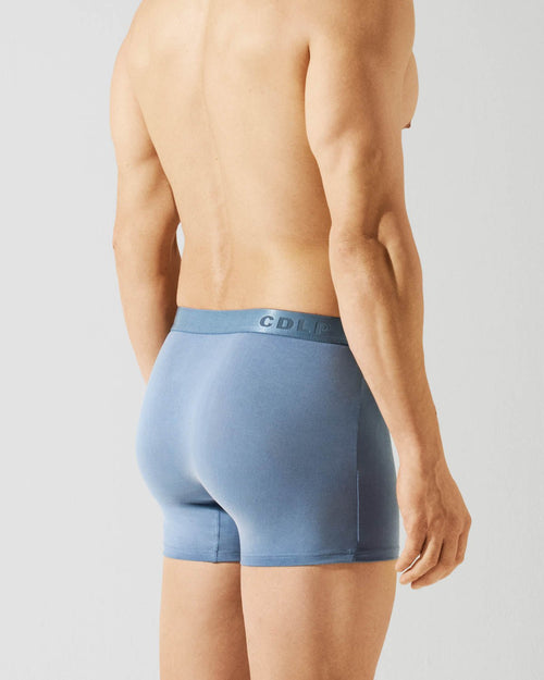 Model wearing Men
