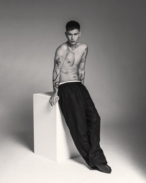 Model wearing Men