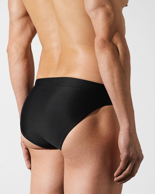 Model wearing Men