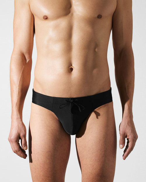 Model wearing Men